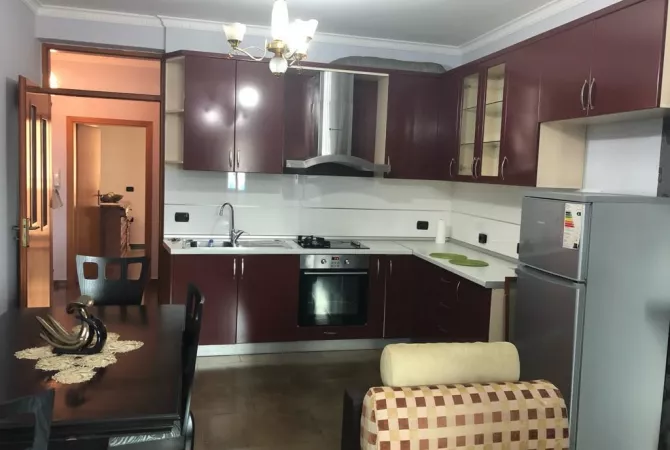 Shtepi me qera 2+1 ne Tirane - 65,000 Leke