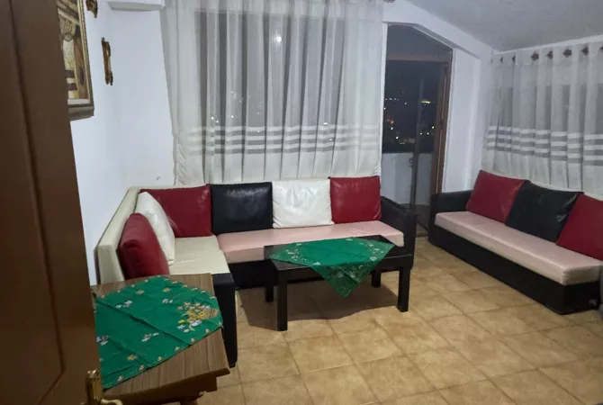 Shtepi me qera 3+1 ne Tirane - 40,000 Leke