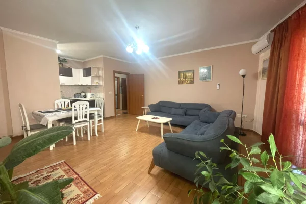 Shtepi me qera 2+1 ne Tirane - 65,000 Leke