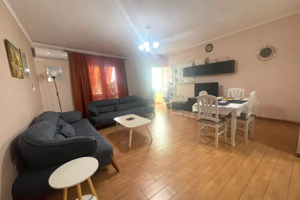 Shtepi me qera 2+1 ne Tirane - 65,000 Leke