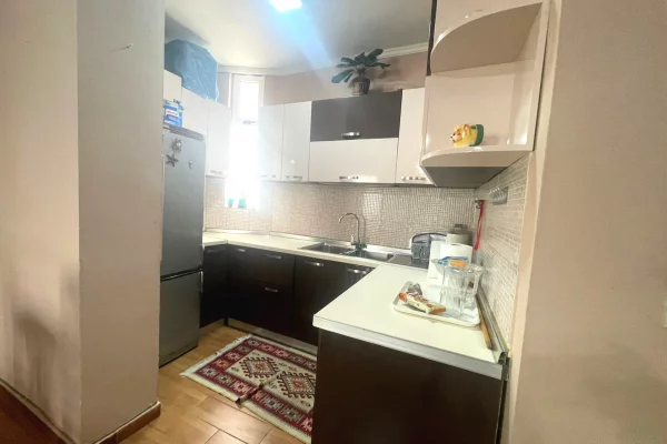 Shtepi me qera 2+1 ne Tirane - 65,000 Leke