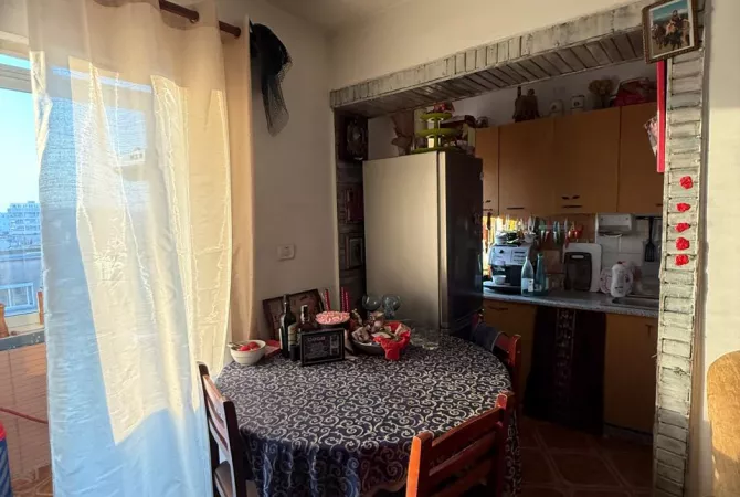 Shtepi me qera 2+1 ne Tirane - 60,000 Leke