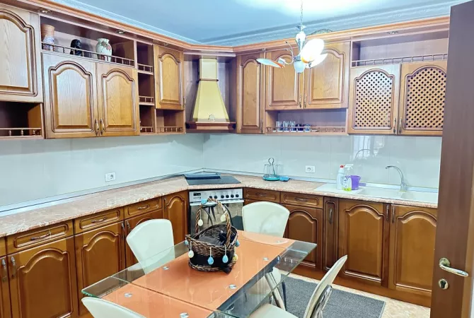 Shtepi me qera 2+1 ne Tirane - 70,000 Leke