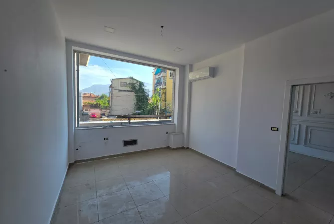 Business Property for Rent 3+1 in Tirana - 400 Euro