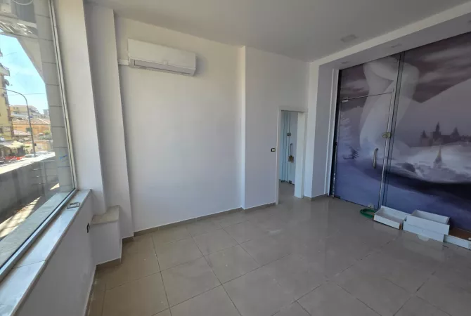 Ambient biznesi me qera 3+1 ne Tirane - 400 Euro
