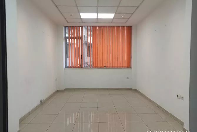 Ambient biznesi me qera 3+1 ne Tirane - 30,000 Leke