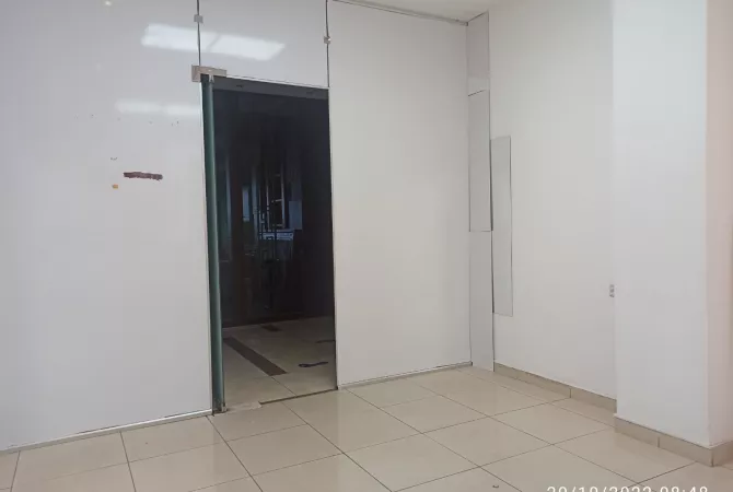 Ambient biznesi me qera 3+1 ne Tirane - 30,000 Leke