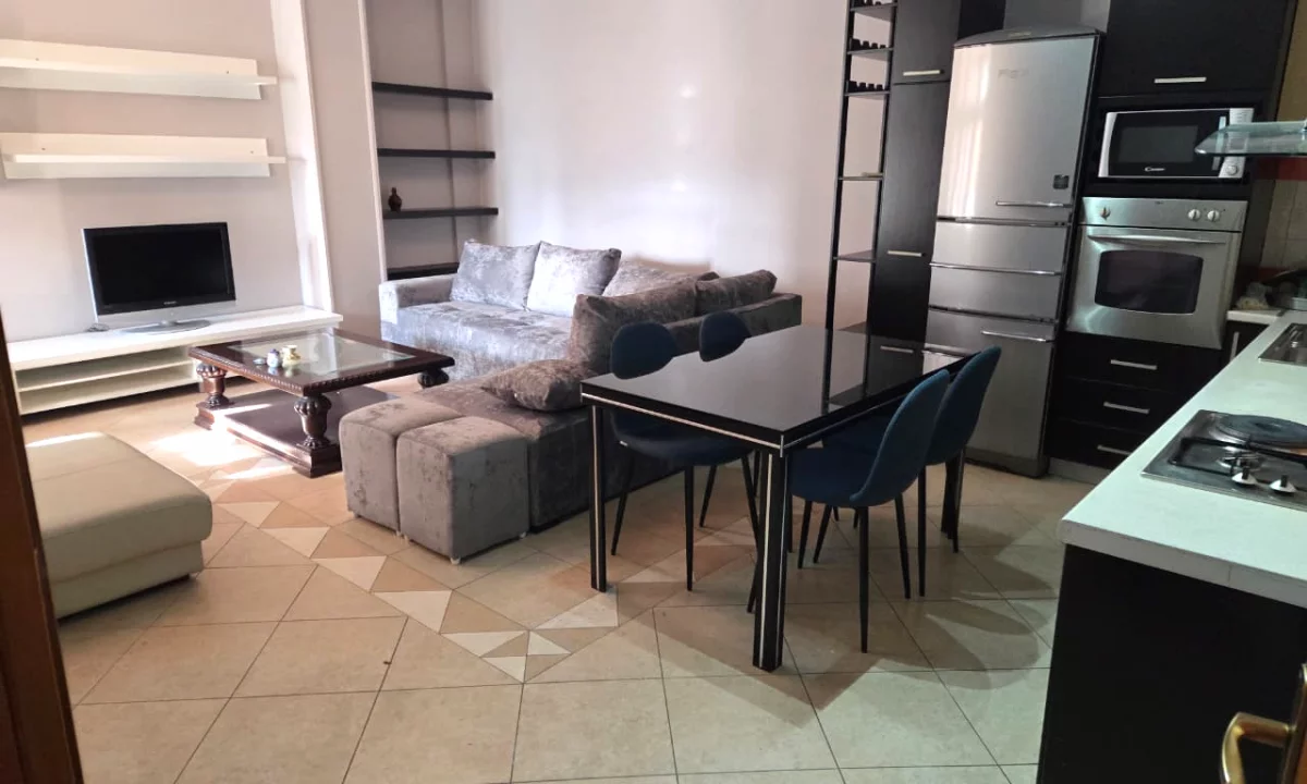 Shtepi me qera Apartament ne Tirane, 2+1, Mobilimi E mobiluar, Pagesa 65,000  Leke.