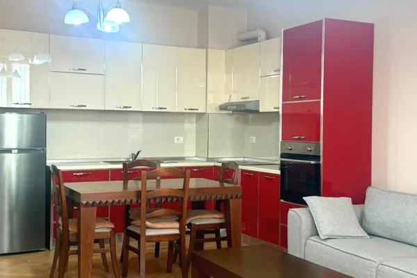 Shtepi me qera 2+1 ne Tirane - 60,000 Leke