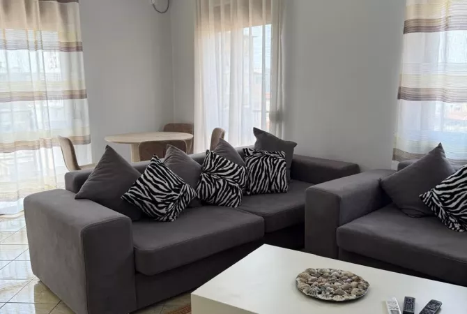 Shtepi me qera 2+1 ne Tirane - 65,000 Leke