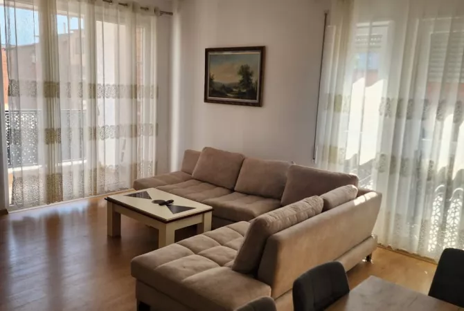 Shtepi me qera 2+1 ne Tirane - 65,000 Leke