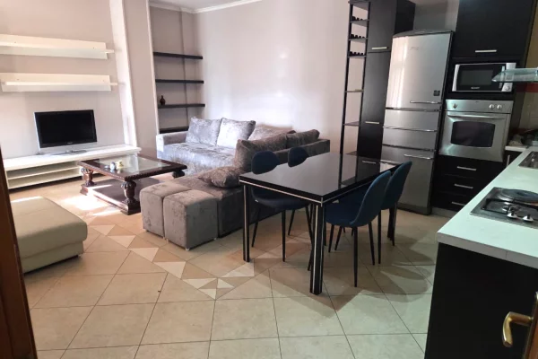 Shtepi me qera 2+1 ne Tirane - 65,000 Leke