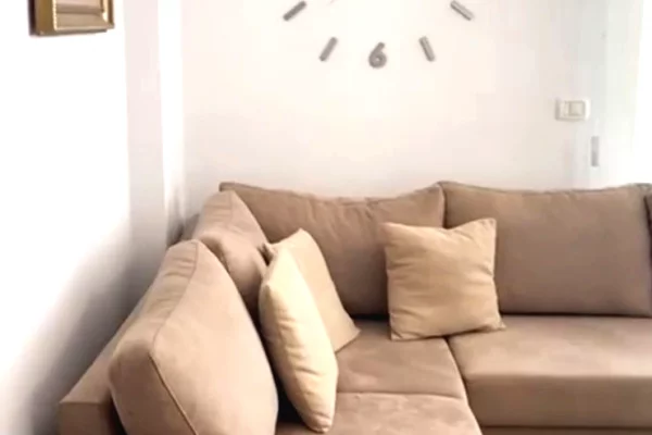 Shtepi me qera 2+1 ne Tirane - 60,000 Leke