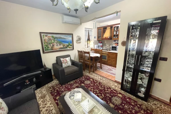 Shtepi me qera 2+1 ne Tirane - 55,000 Leke