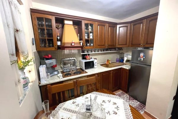 Shtepi me qera 2+1 ne Tirane - 55,000 Leke