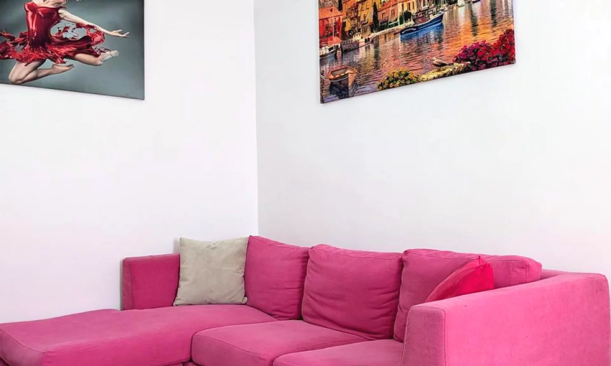 Shtepi me qera Apartament ne Tirane, Garsoniere, Mobilimi E mobiluar, Pagesa 50,000  Leke.