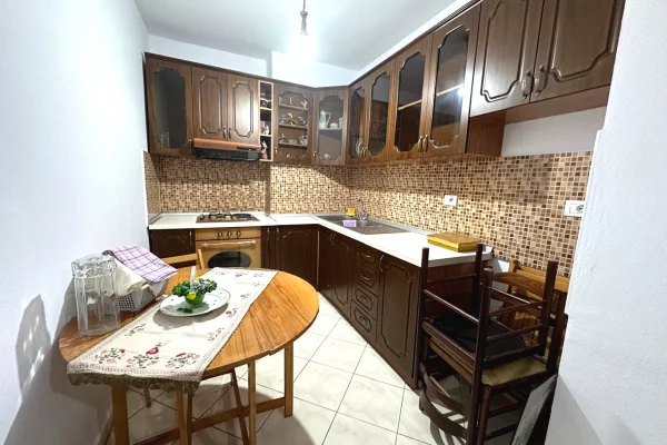 Shtepi me qera 2+1 ne Tirane - 40,000 Leke