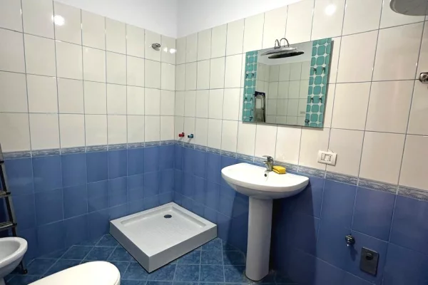 Shtepi me qera Apartament ne Tirane, 2+1, Mobilimi E mobiluar, Pagesa 40,000  Leke.