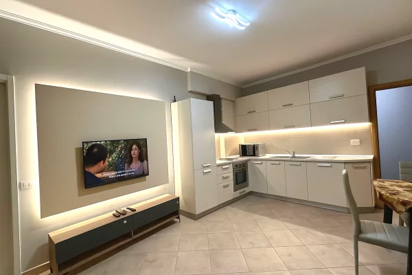 Shtepi me qera 2+1 ne Tirane - 65,000 Leke