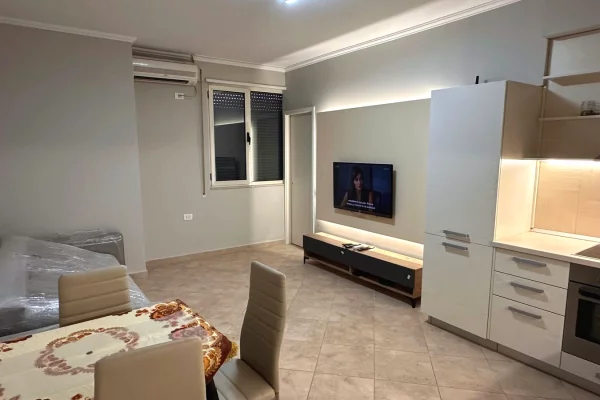 Shtepi me qera 2+1 ne Tirane - 65,000 Leke