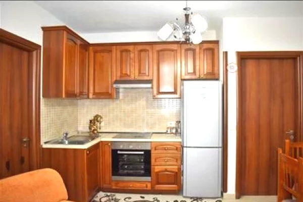 Shtepi me qera 2+1 ne Tirane - 60,000 Leke