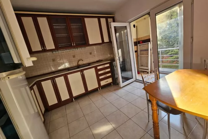 Shtepi me qera 1+1 ne Tirane - 60,000 Leke