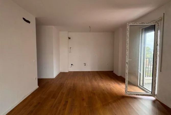 Shtepi me qera Apartament ne Tirane, 2+1, Mobilimi Bosh, pa mobiluar, Pagesa 600  Euro.