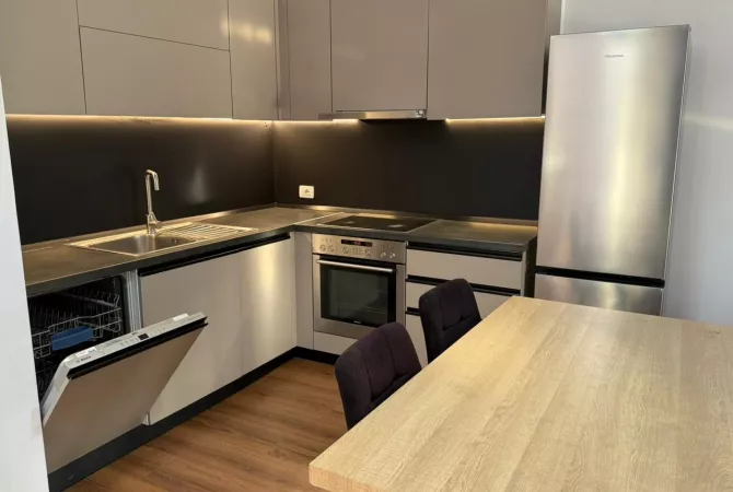 Shtepi me qera 2+1 ne Tirane - 65,000 Leke