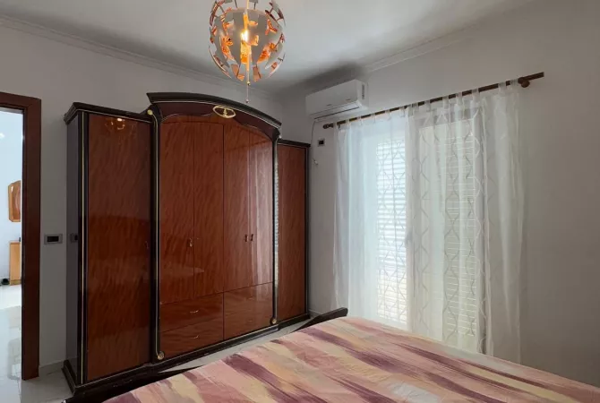 Shtepi me qera Vila Luksoze ne Tirane, 2+1, Mobilimi E mobiluar, Pagesa 550  Euro.