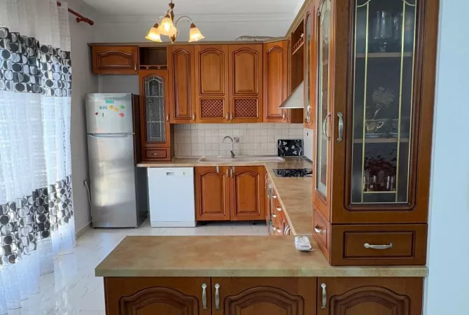 Shtepi me qera Vila Luksoze ne Tirane, 2+1, Mobilimi E mobiluar, Pagesa 550  Euro.