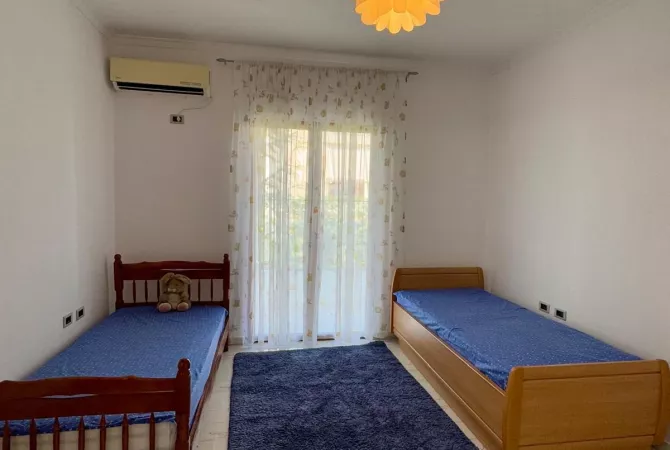 Shtepi me qera Vila Luksoze ne Tirane, 2+1, Mobilimi E mobiluar, Pagesa 550  Euro.