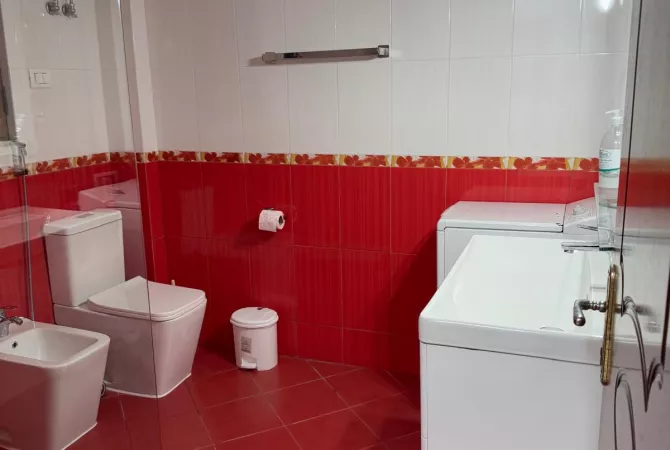 Shtepi me qera Vila Luksoze ne Tirane, 2+1, Mobilimi E mobiluar, Pagesa 550  Euro.