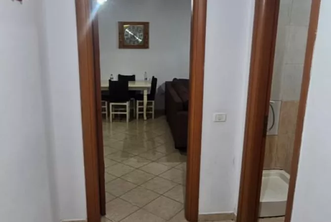 Shtepi ne shitje Apartament ne Tirane, 1+1, Mobilimi E mobiluar, Pagesa 110,000  Euro.