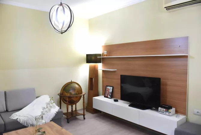 Shtepi me qera 2+1 ne Tirane - 700 Euro