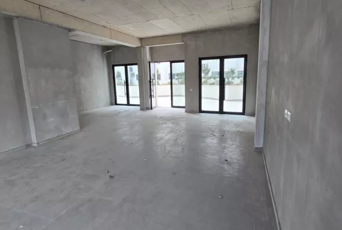 Ambient biznesi me qera 3+1 ne Tirane - 1,300 Euro