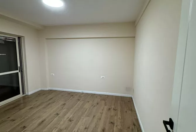 Ambient biznesi me qera 3+1 ne Tirane - 1,200 Euro