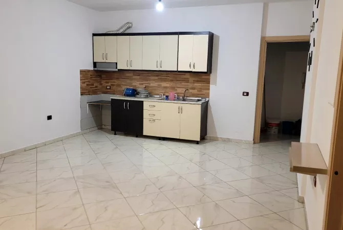 Shtepi me qera 2+1 ne Tirane - 380 Euro