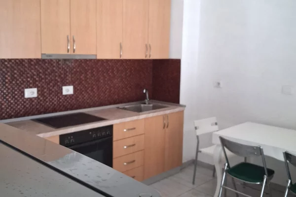 Shtepi me qera 2+1 ne Tirane - 45,000 Leke