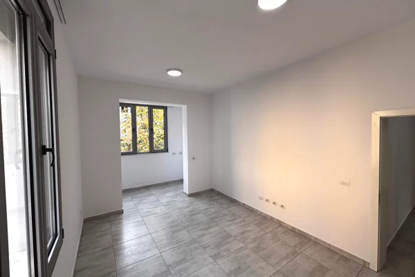 Business Property for Rent 3+1 in Tirana - 500 Euro