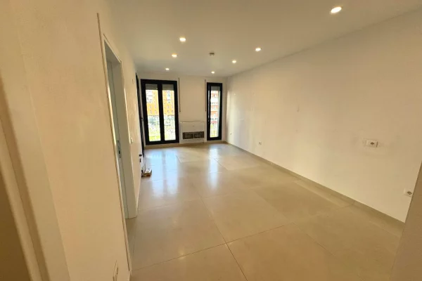 Business Property for Rent 3+1 in Tirana - 450 Euro