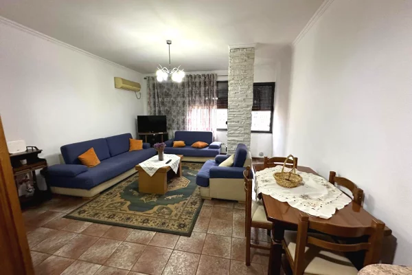 Shtepi me qera 2+1 ne Tirane - 60,000 Leke