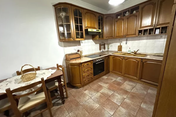 Shtepi me qera 2+1 ne Tirane - 60,000 Leke