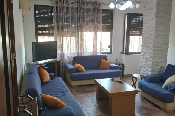 Shtepi me qera 2+1 ne Tirane - 700 Euro