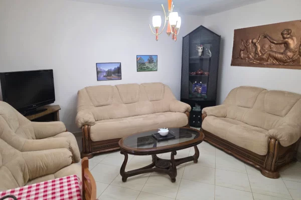 Shtepi me qera 2+1 ne Tirane - 600 Euro