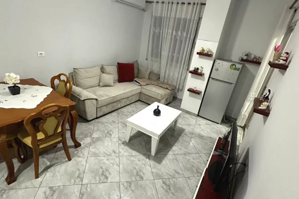 Shtepi me qera 2+1 ne Tirane - 50,000 Leke
