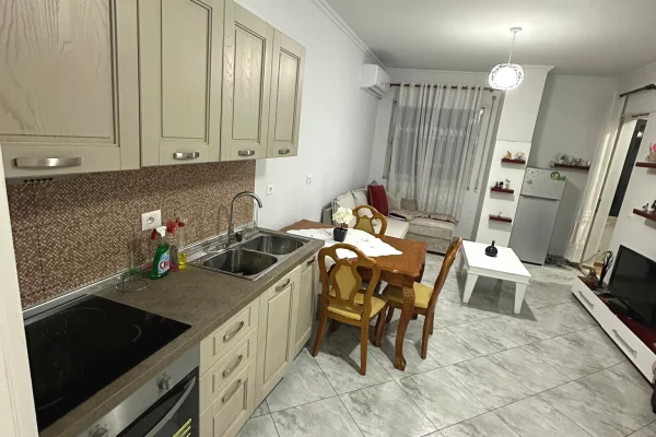 Shtepi me qera 2+1 ne Tirane - 50,000 Leke