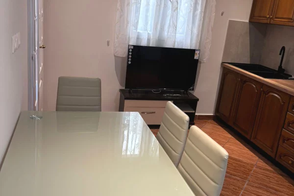 Shtepi me qera 1+1 ne Tirane - 450 Euro