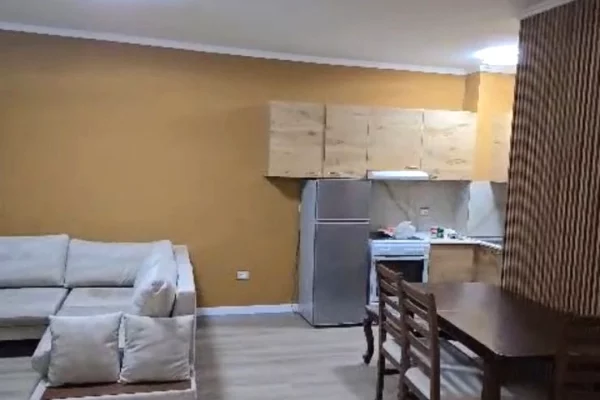 Shtepi me qera 2+1 ne Tirane - 70,000 Leke