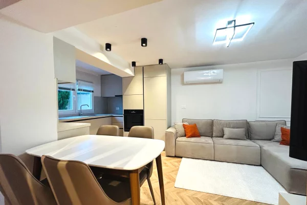 Shtepi me qera 2+1 ne Tirane - 700 Euro