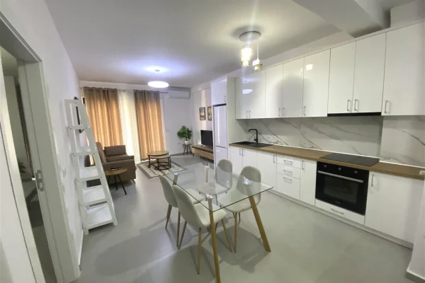 Shtepi me qera 1+1 ne Tirane - 75,000 Leke